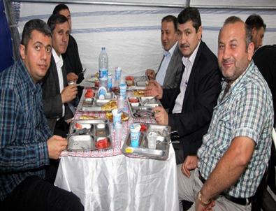 Ak Parti Afyonkarahisar Milletvekili Halil Ürün İftarını Vatandaşlarla Birlikte Yaptı