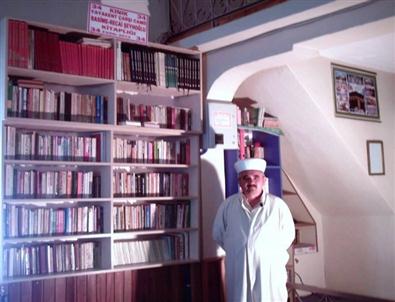 İzmir-Kınık İlçesi'nin Yakakent Beldesi Camisi'ne Kütüphane Açıldı
