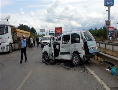 Kartepe'de Zincirleme Trafik Kazası: 2 Yaralı