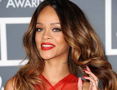 Rihanna Tatile Servet Harcıyor