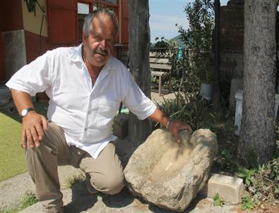 Evini Açıkhava Müzesi'ne Çevirdi