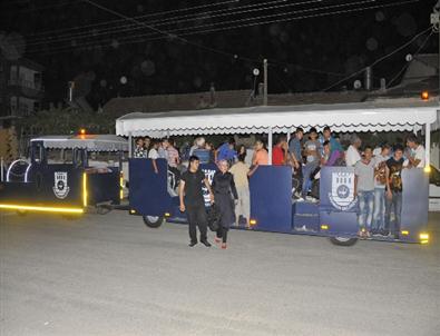Karaman'da Traktör Tren Vatandaşları Gezdiriyor