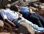İNŞAAT İŞÇİLERİ - Parkta iki gencin cesedi bulundu