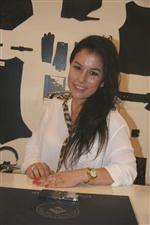 DEFİLE - Tasarladığı Ürünleri Satmak İçin Mağaza Açtı