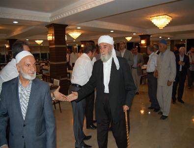 Vali Kanaat Önderleriyle İftar Yemeğinde Biraraya Geldi