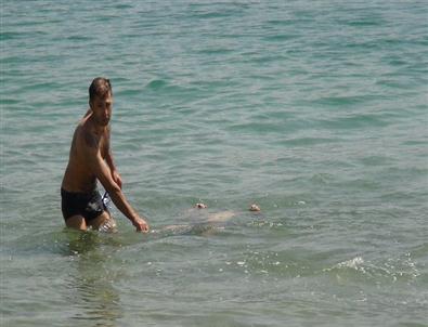 Van Gölü'ne Giren Genç Boğularak Öldü