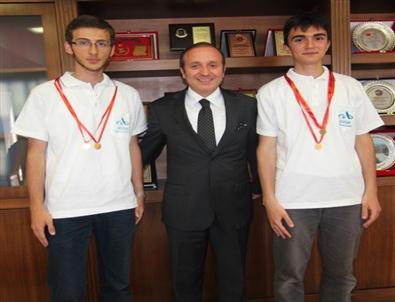 Başkan Küçükler, Lys Şampiyonları Koçak ve Uçar’ı Altınla Ödüllendirdi