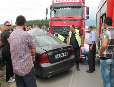 Tır'la Otomobil Çarpıştı: 2 Yaralı