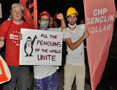 Avrupalı Genç Sosyalistler Foça'da Gezi Parkı'na Destek İçin Yürüdü