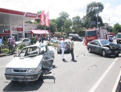 Eski İçişleri Bakanı Şahin'in Konvoyunda Kaza: 1 Ölü, 4 Yaralı