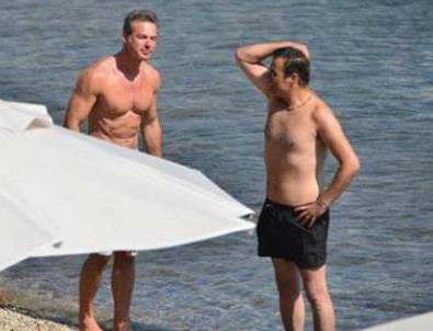 Hakan Peker Ünlü Sunucuyu Görünce...