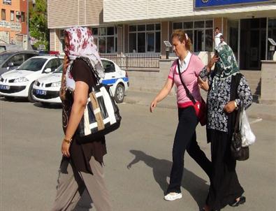 Polis, Aile Süsü Verilerek Yapılan Sigara Kaçakçılarına Göz Açtırmadı