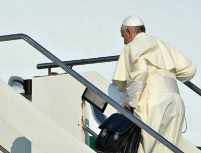 Papa Brezilya yolunda ancak...