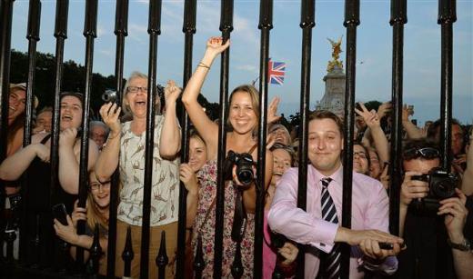 İngiltere'de 'Küçük Kral' heyecanı