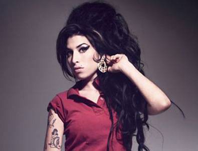 Amy'siz İki Yıl!