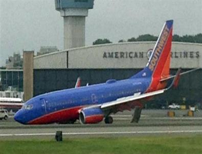 Yolcu uçağı burnunun üzerine iniş yaptı