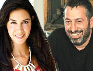 Cem Yılmaz'dan Eşine Büyük Jest