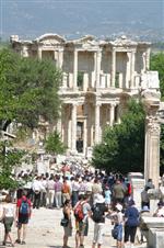 Efes Unesco’yu Hak Ediyor