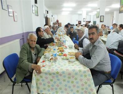 Huzurevinde İftar Programı