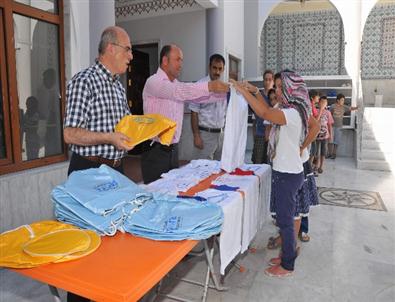 Kur’an Kursuna Katılan Öğrencilere Spor Malzemesi Dağıtıldı