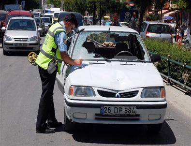 Eskişehir’de Otomobil Yaşlı Kadına Çarptı