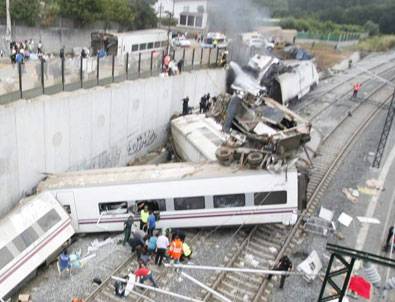 İspanya'da tren kazası: 77 ölü