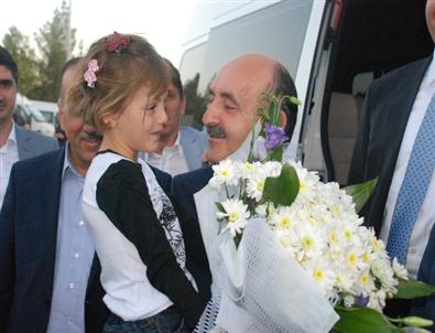 Sağlık Bakan Mehmet Müezzinoğlu Harran Çadır Kentte İftarını Açtı