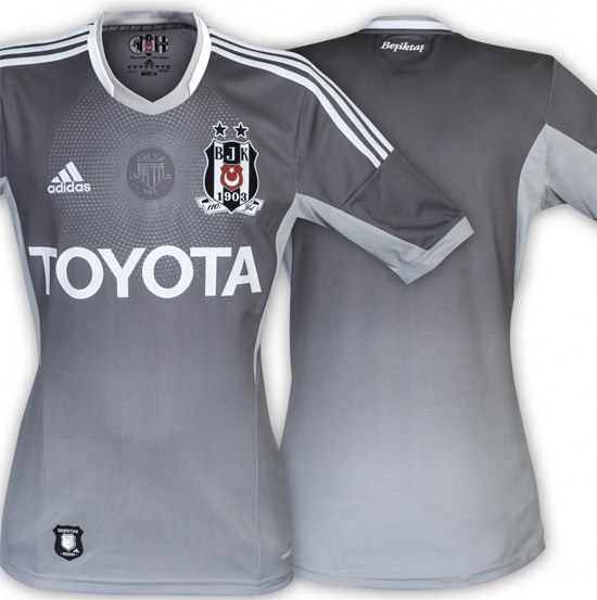 Beşiktaş gri formasını tanıttı