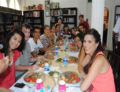 Gönüllü Yabancı Öğrenciler Ödemiş'i Temizleyecek