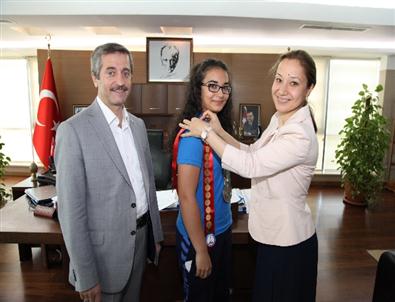 Şahinbey Belediyesi, Başarılı Sporcuları 87 Cumhuriyet Altını İle Ödüllendirdi