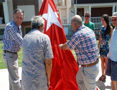 Didim Huzur Aile Sitesi'nde Atatürk Büstü Açılışı