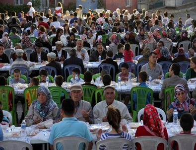 Yozgat Bozok Bereket Kervanı Ramazan Süresince 50 Bin Kişiye İftar Vermeyi Hedefliyor
