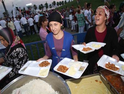 Romanlar Sekapark'ta İftar Açtı