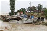 BALIKÇI TEKNESİ - Sinop'ta Sel Nedeniyle Köprüler Yıkıldı