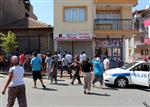 Öldürülen Gencin Yakınları İşyerlerini Bastı