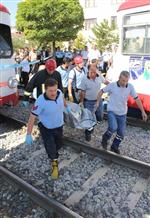 ÇAYıRBAĞı - Tramvay Altında Kalarak Hayatını Kaybetti