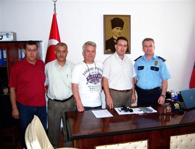 Burhaniye’de Emniyet Müdürüne Partili Ziyareti