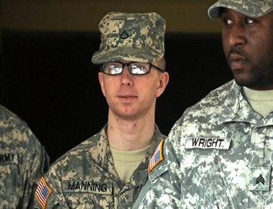 Manning Düşmana Yardım'dan Suçsuz Bulundu