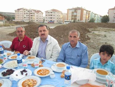 Osmanlı Camii'nde İftar Yemeği