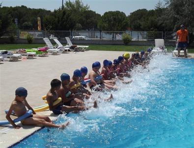 Çocuklara Yüzme Kursu