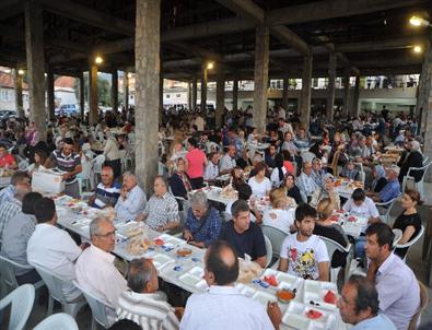 Karacasu Belediyesi 5 Bin Kişiyi İftarda Buluşturdu