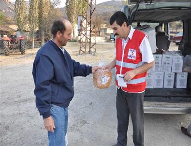 Kızılay, Yangın Mağduru Köylülere Yardım Eli Uzattı