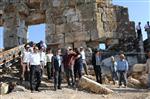 SEYITÖMER - Kütahya Valisi Yılmaz, Çavdarhisar'daki Aizanoi Antik Kent Kazı Alanını Ziyaret Etti
