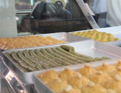 Tatlıcılarda Bayram Mesaisi