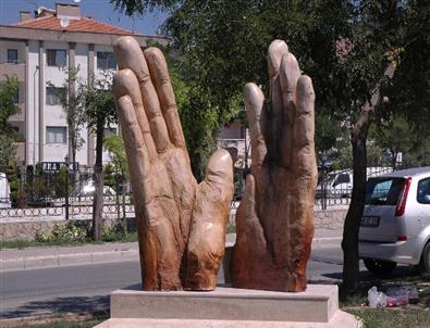 Ahşap Heykeller Muğla Park ve Bahçelerini Süslüyor