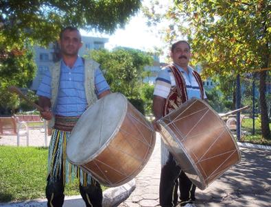 Davulculara Kartları Veriliyor
