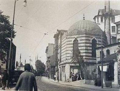 Cam Cepheli Cami Restorasyonuna Tepki