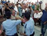 CHP'li Başkan AK Parti'li üyeyi dışarı attırdı