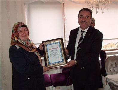 Emekli Olan Kuran Kursu Öğreticisi İçin Veda Yemeği