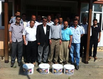 Hassa’da Camilere Boya Dağıtıldı